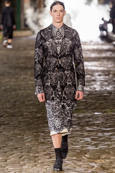 Look 15
